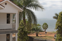 2 Friends Beach Hotel