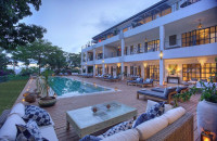Latitude 0° Hotel