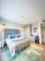 Latitude 0° Hotel