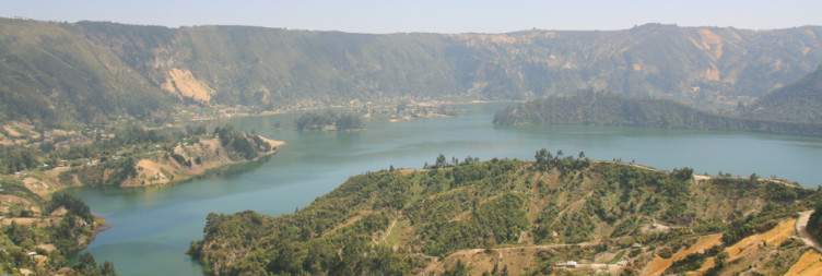 Drive West to the extinct volcano Wenchi