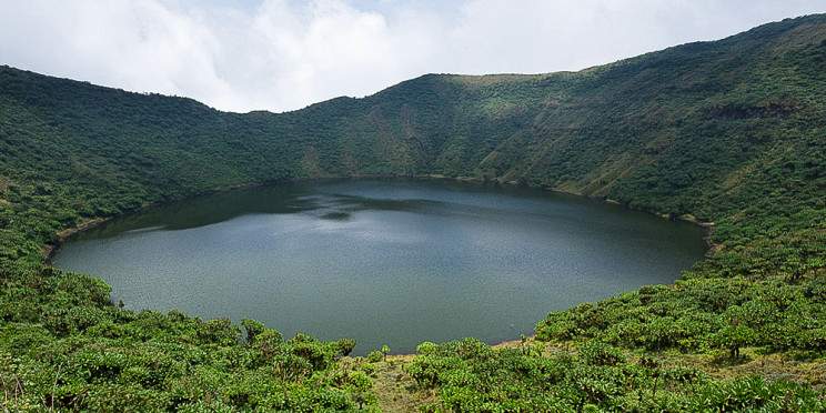 1-Day Hiking Mount Bisoke to Crater Lake in Volcanoes NP